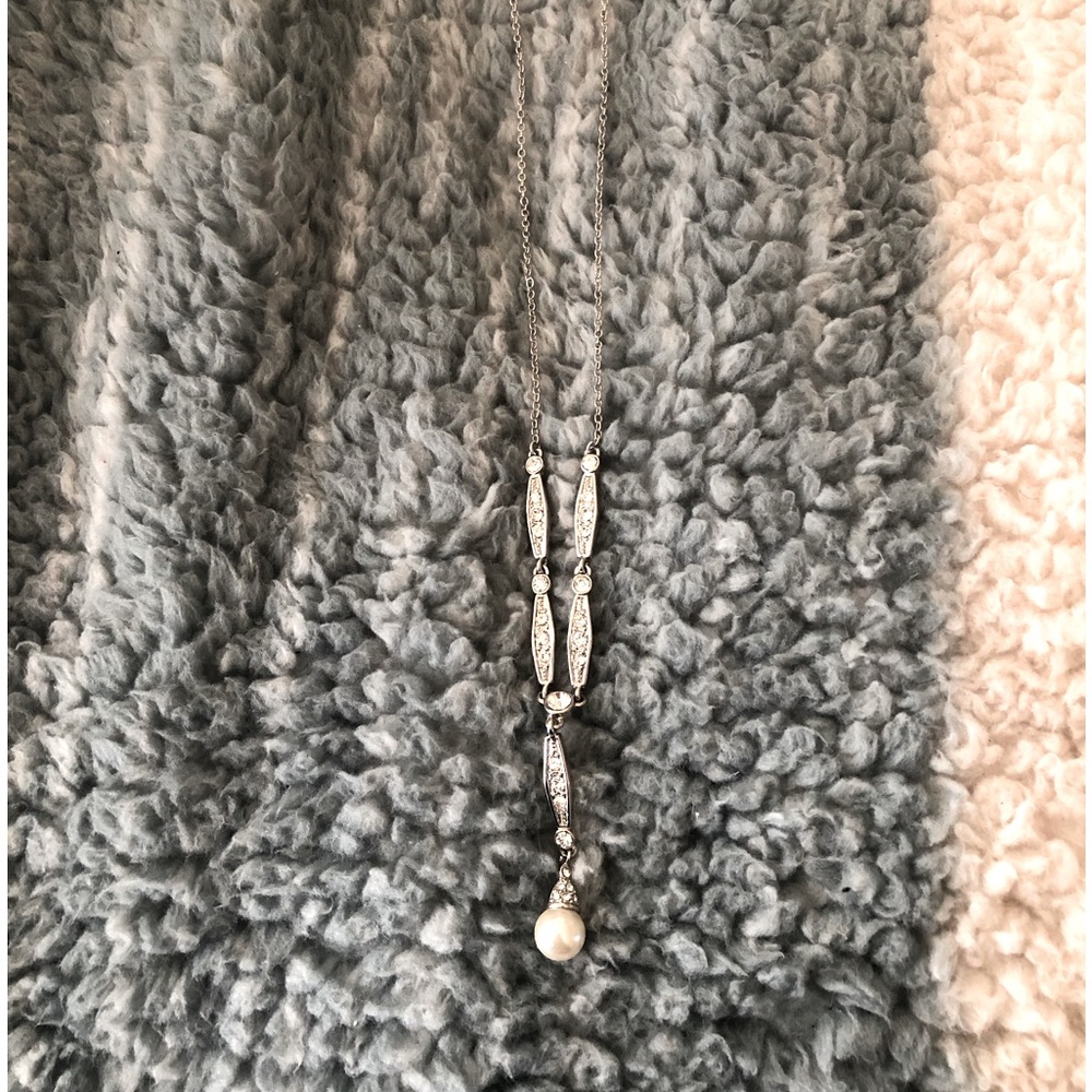 Necklace with a pearl